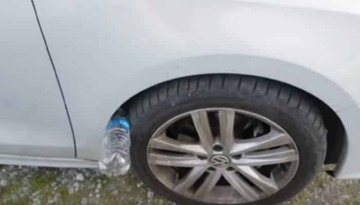 Bottiglietta incastrata nella ruota per rubarvi l'auto: ecco come funziona