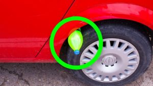 truffa bottiglietta plastica incastrata