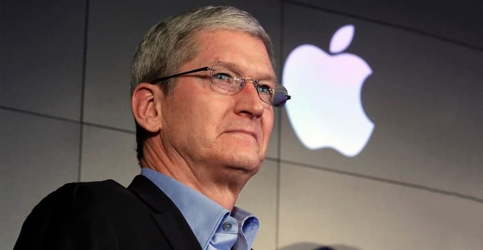 Apple decide di tagliare lo stipendio di Tim Cook, 10 milioni in meno