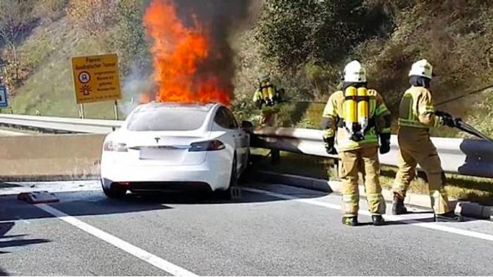 batterie auto elettriche esplose