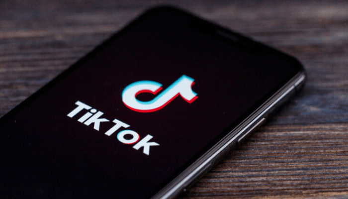 TikTok cambia, messaggi diretti disponibili solo per i maggiori di 16 anni