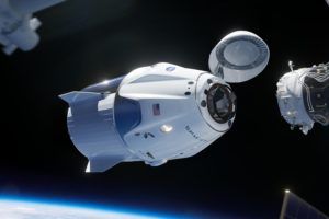spaceX crew dragon simulatore di attracco