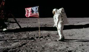 uomo sulla luna