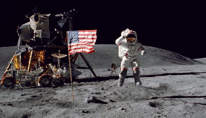 uomo sulla luna