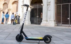 Helbiz arriva a Roma con i monpattini in sharing