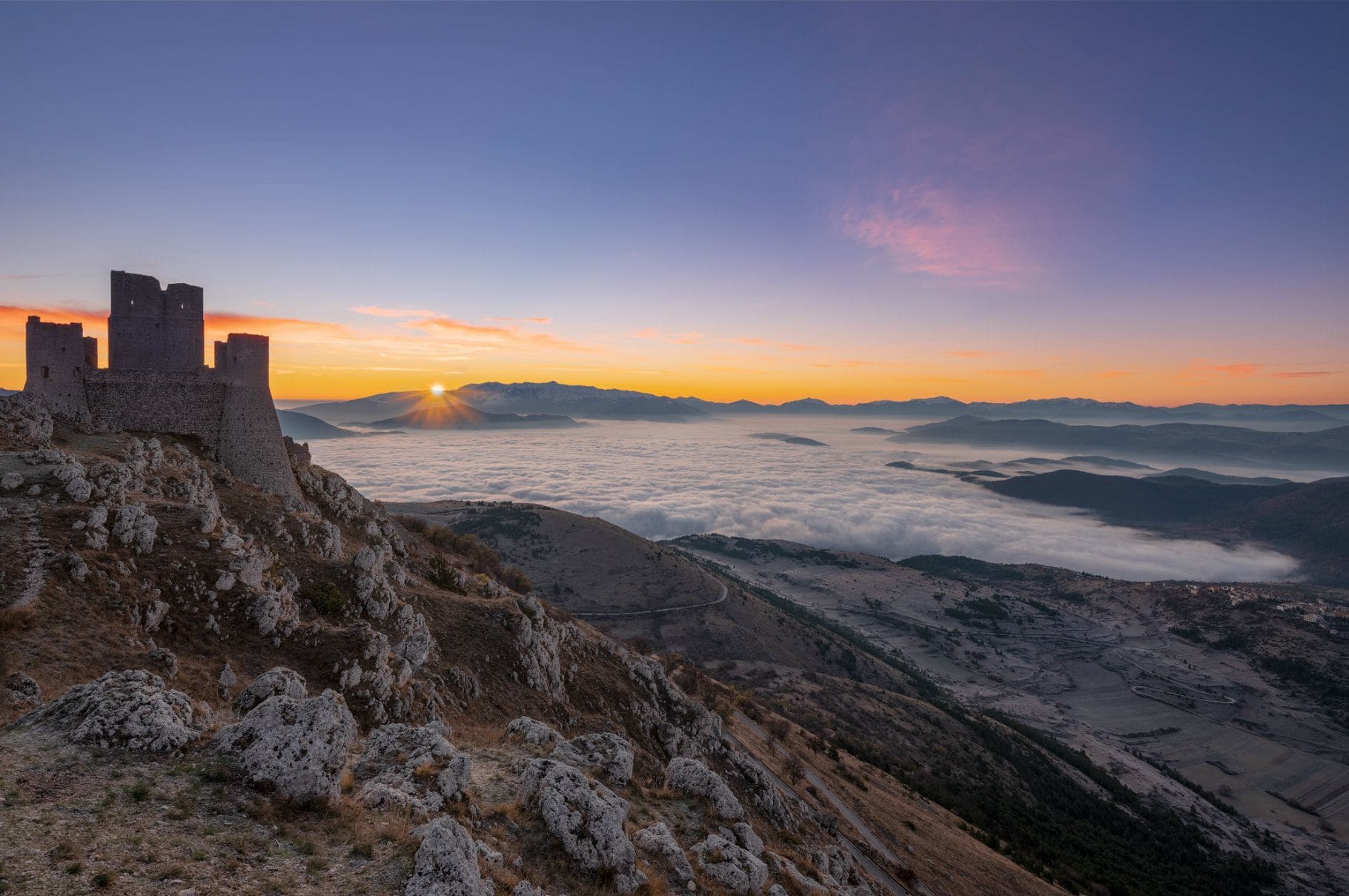 ©Simone Sbaraglia_Un’alba a Rocca Calascio, Abruzzo