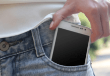 smartphone-in-tasca