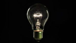 conversazioni-hacker-lampadina-informazioni