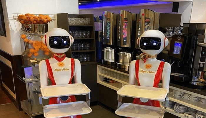 robot cameriere Covid