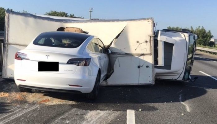 Tesla Autopilot incidente Taiwan