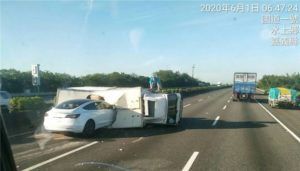 tesla-incidente-guida-autonoma