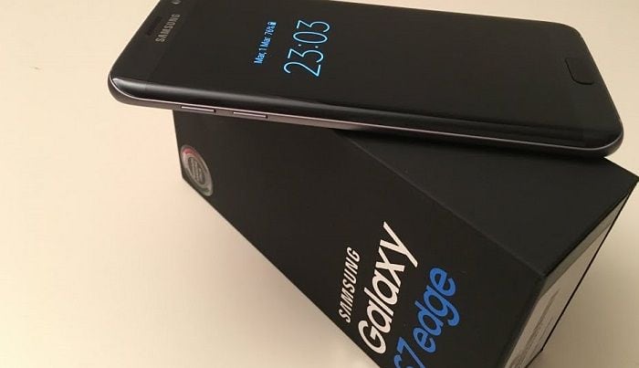 Samsung sulla scia di Apple: niente caricabatterie nella confezione
