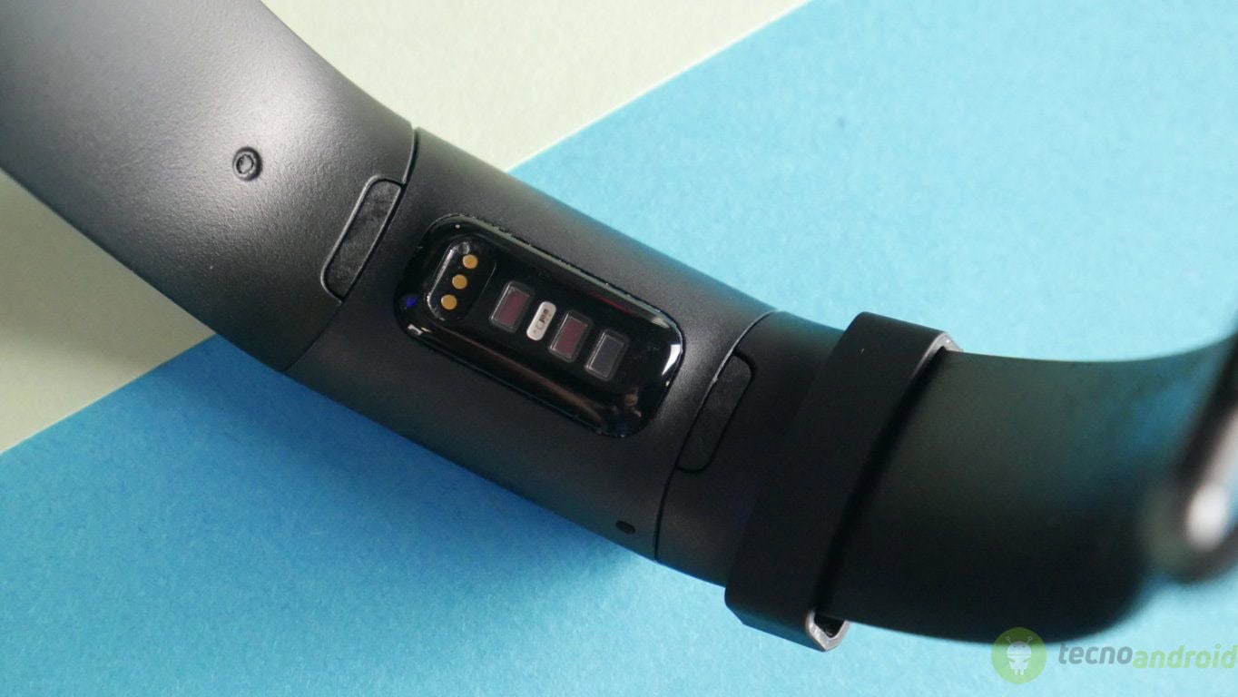 Fitbit Charge 4 (1)