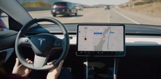 guida autonoma autopilot Tesla