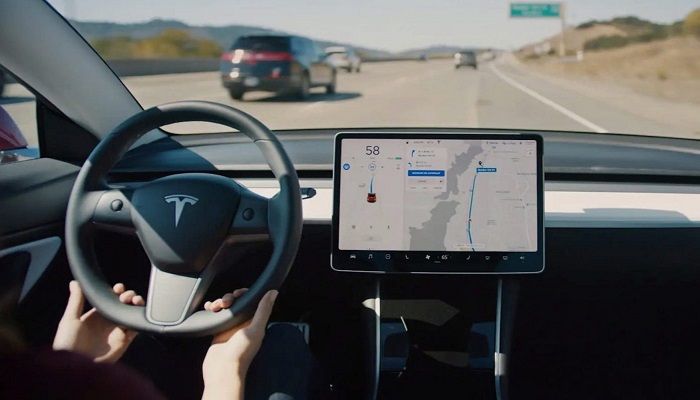 guida autonoma autopilot Tesla
