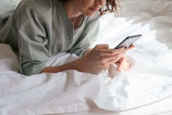 ecco perchè non si dovrebbe dormire con lo smartphone vicino
