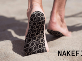 Nakefit: prendono piede le SCARPE "INVISIBILI" per camminare ovunque