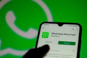 WhatsApp lo vieta categoricamente ma ecco un metodo gratis per spiare
