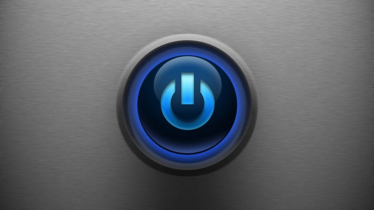 telefono e PC di notte