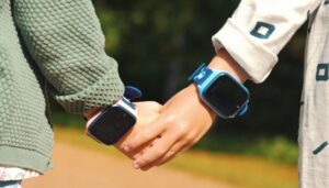bambini-potenzialmente-spiati-da-smartwatch-la-scoperta-in-Norvegia