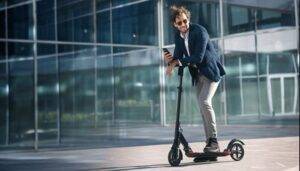 Avis noleggio auto con monopattino elettrico