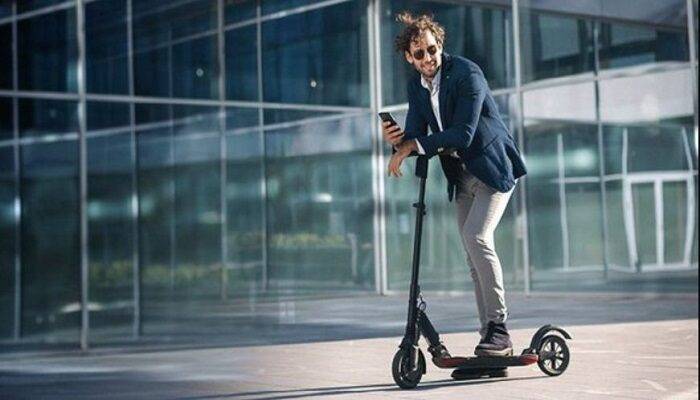 Avis noleggio auto con monopattino elettrico