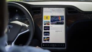 Tesla Apple Amazon servizi musica
