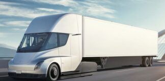 Tesla Semi camion elettrico 1000 km autonomia