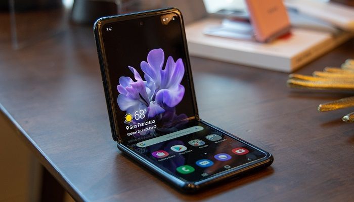 galaxy-z-flip-smartphone-pieghevole-novità-nuovo-data