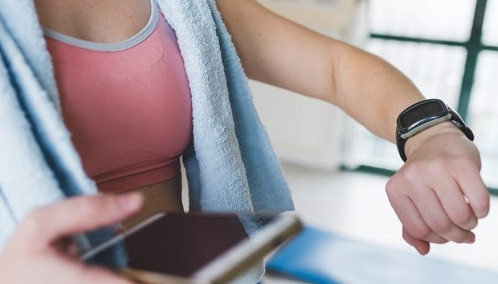 Coronavirus: Gli smartwatch possono aiutare a rilevarlo prima dei sintomi