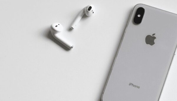 Apple AirPods iPhone