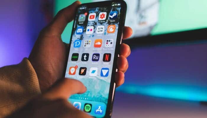 iphone-apple-smartphone-120hz-display-app-store-cina-ban