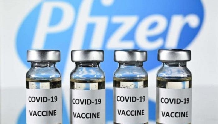 Vaccini, pesanti ritardi nelle consegne: in UK presa decisione drastica