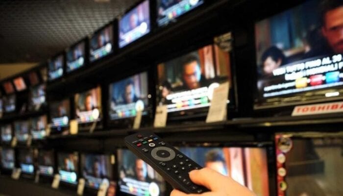 IPTV: fino a 25mila euro di multa per chi guarda Sky e DAZN clandestinamente 