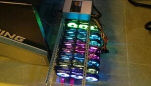criptovalute-internet-cafe-mining-farm