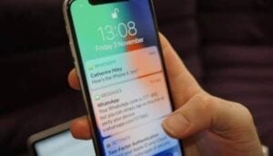 iphone-whatsapp-smartphone-face-id-touch-id