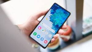 samsung-android-aggiornamento-galaxy-trimestrali-mensili-abbonamento-sistema-operativo