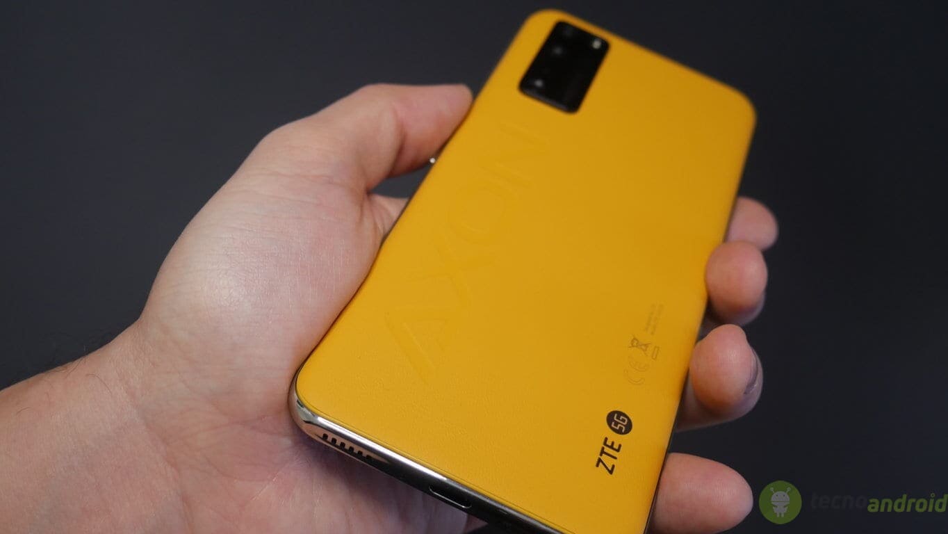 zte axon (12)