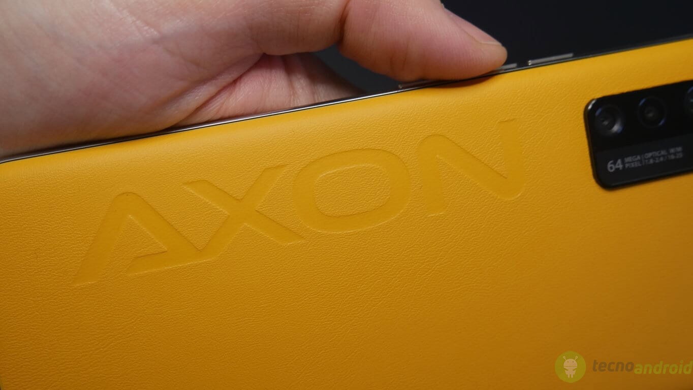 zte axon (2)