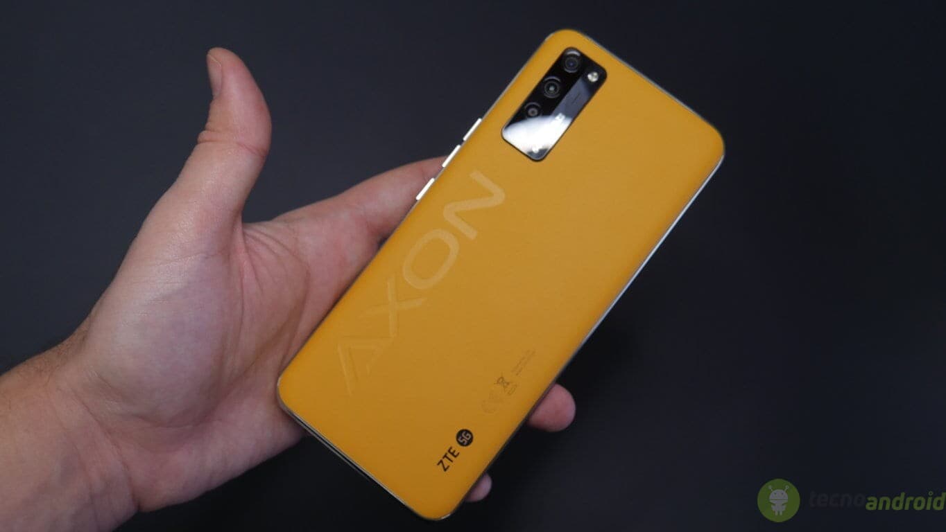 zte axon (8)