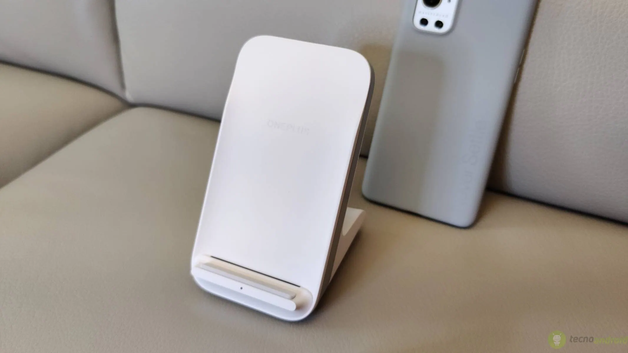 OnePlus 9 Pro (73) Warp Charge Wireless