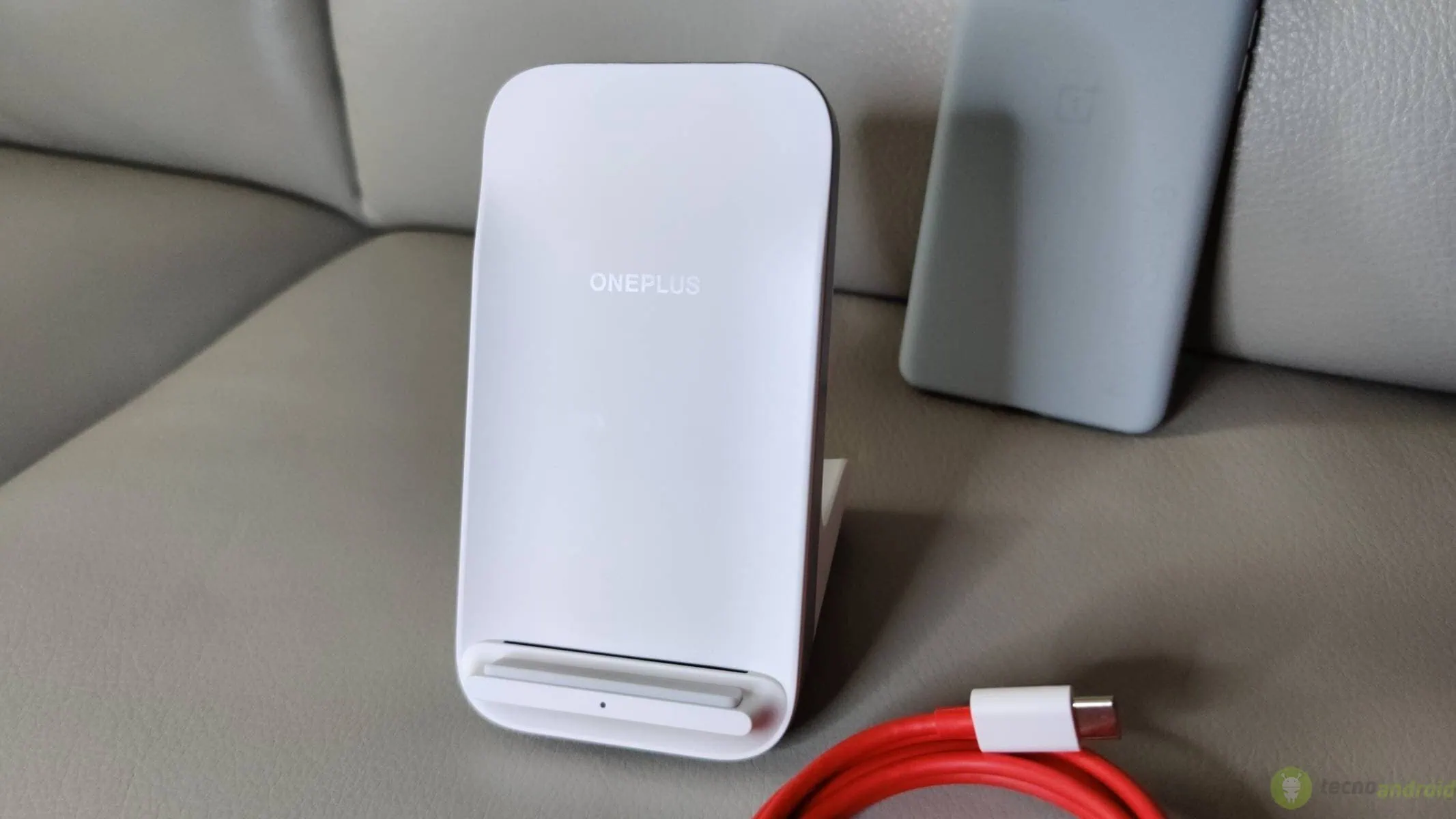 OnePlus 9 Pro (76) Warp Charge Wireless