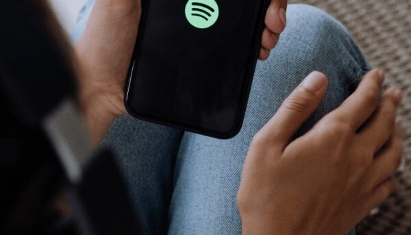 Spotify podcast Apple
