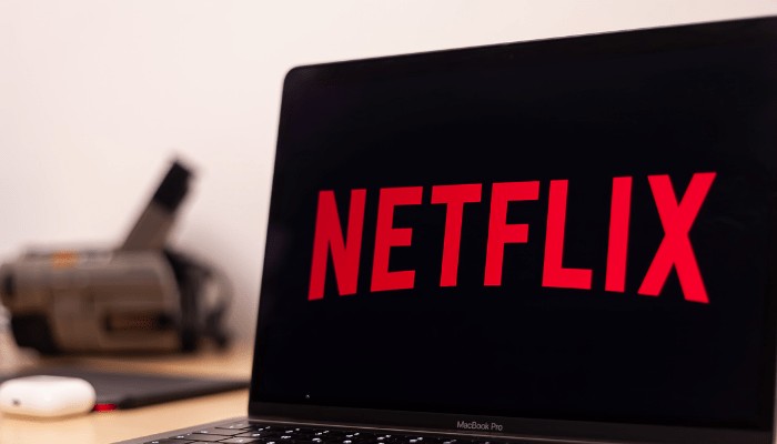 Netflix imita TikTok con Risate lampo: la nuova funzione dedicata alle clip divertenti