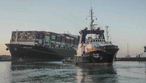 canale-suez-liberato-nave-cargo