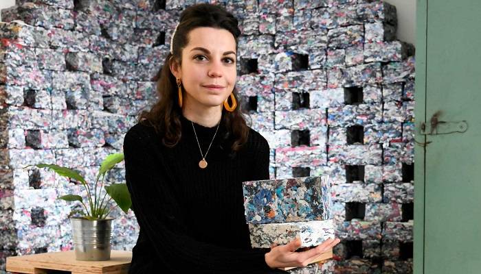 Riciclo, studentessa crea mattoni dagli scarti di questo materiale molto inquinante