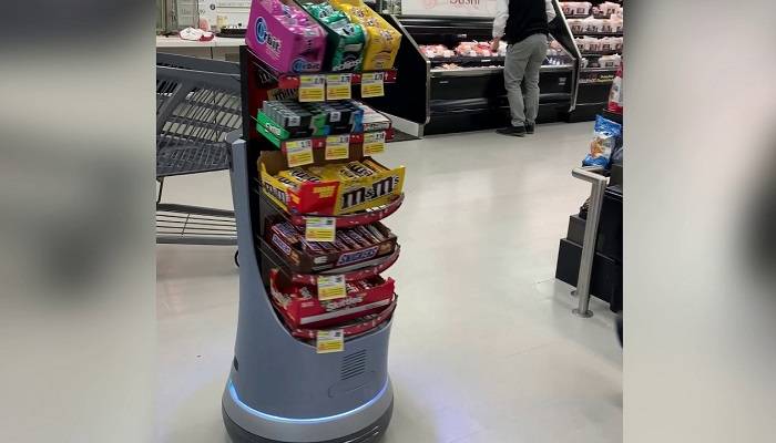 robot-inseguono-caramelle-dolci-supermercati