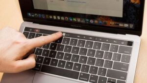 apple-macbook-pro-touch-bar-segreti-documenti