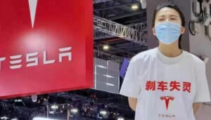 tesla-cina-cliente-insoddisfatto