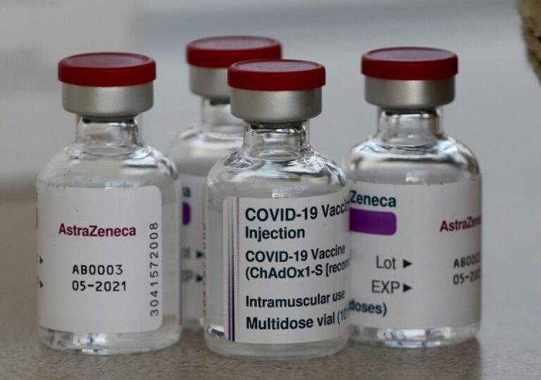 Pfizer e AstraZeneca: ecco la verità sugli effetti collaterali